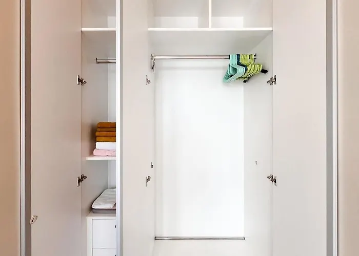 Cozy 2br Mactan Newtown Access Apartment *